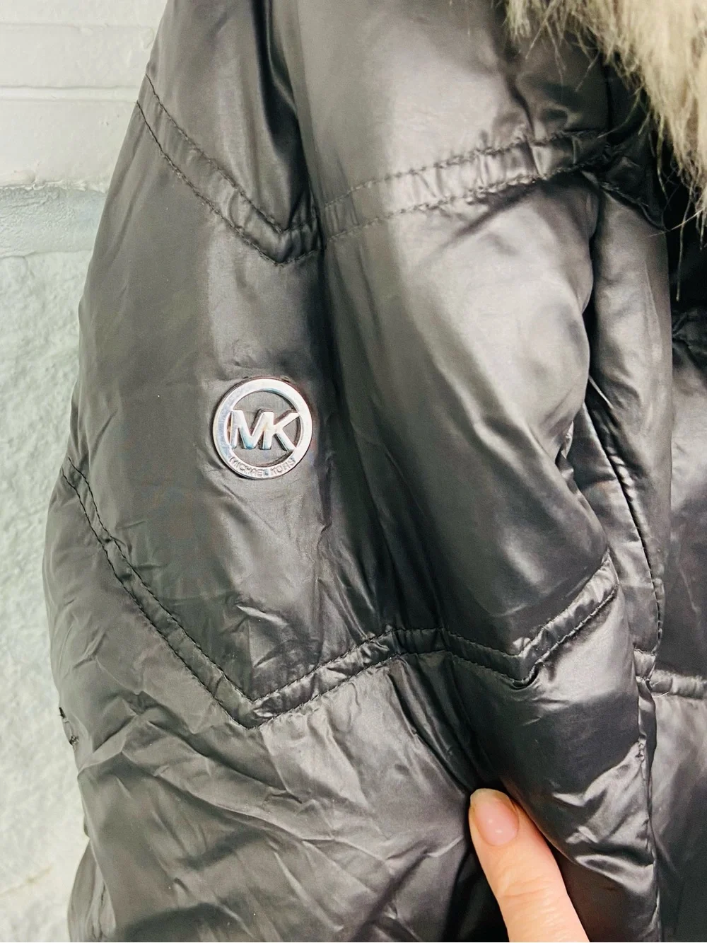 Michael Kors Black Quilted Long Puffer Coat with Faux Fur Hood size Medium